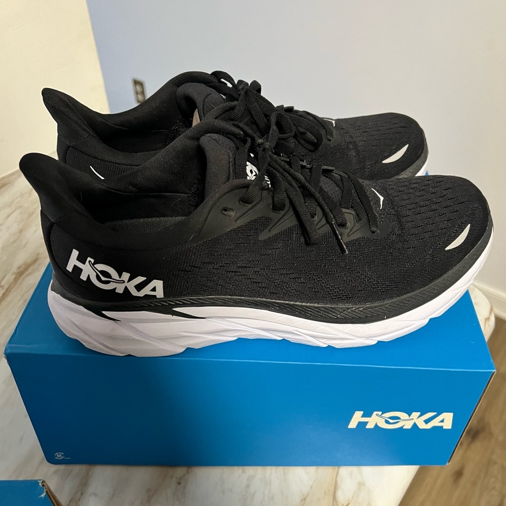 Hoka Clifton 8- Mens 10.5. Black and white